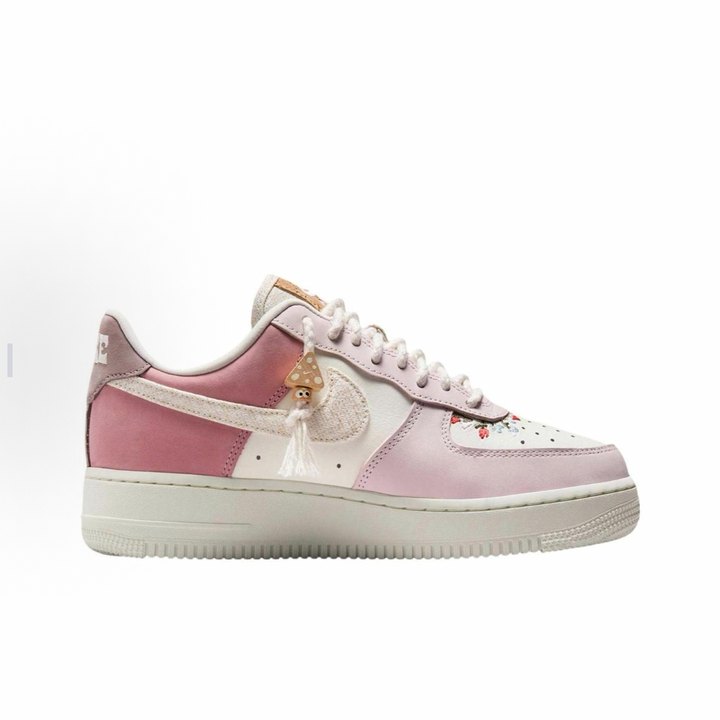 耐克NIKE 女鞋空军一号休闲鞋低帮舒适透气运动板鞋IB8874-111