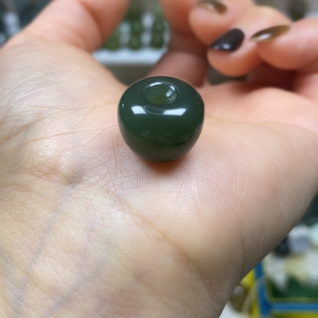 战***士和田玉未镶嵌珠宝半成品和田玉苹果