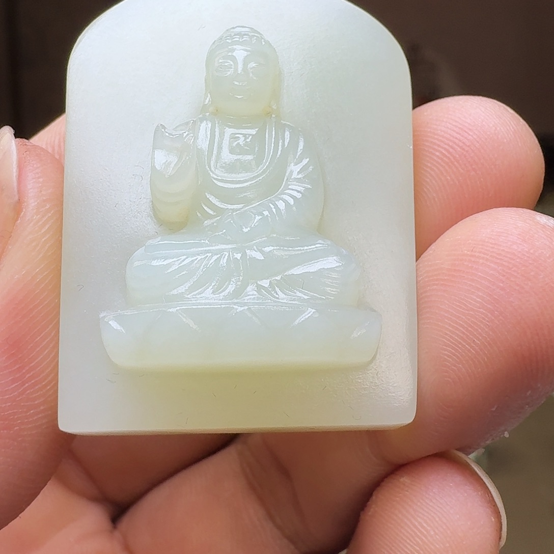和田玉颈饰未镶嵌易*网