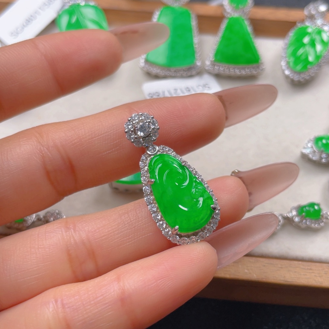 翡翠颈饰银S925镶嵌翡翠