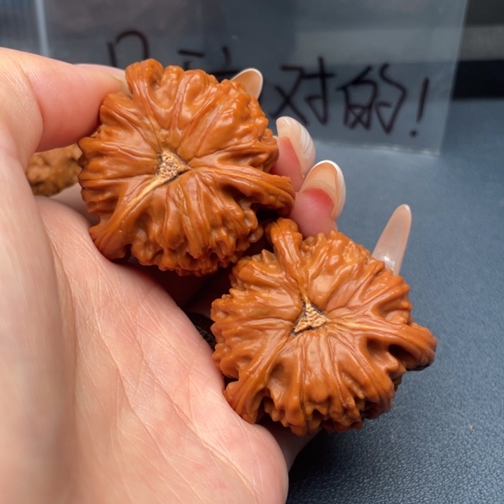 用***9文玩核桃吊坠白狮子