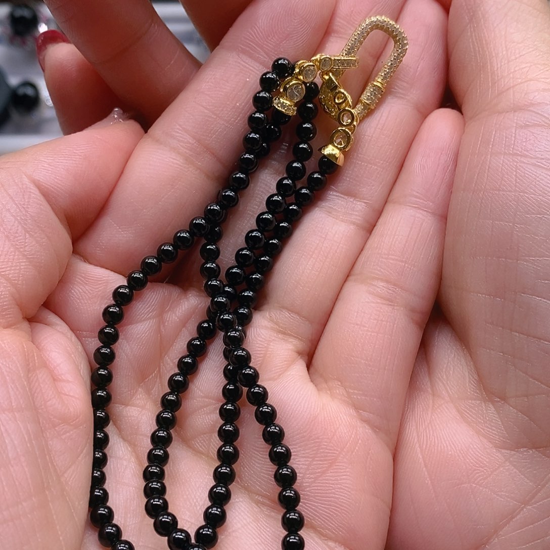 翡翠颈饰未镶嵌超**士