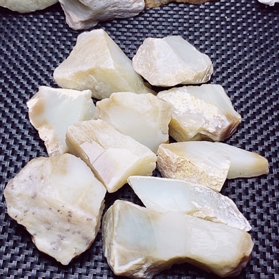 和田玉（糖玉）未镶嵌珠宝半成品高*