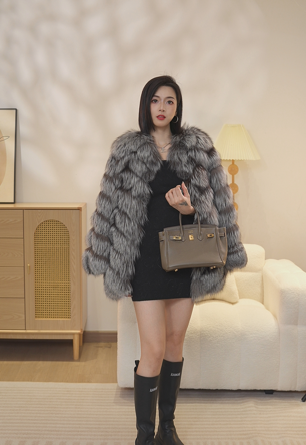 2025新款稀有进口皇冠银狐狸毛中长款皮草外套女隔断大牌