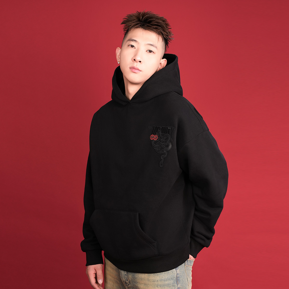 热极InsanityCrew黑曼巴纪念款长袖加绒套头连帽卫衣宽松潮流