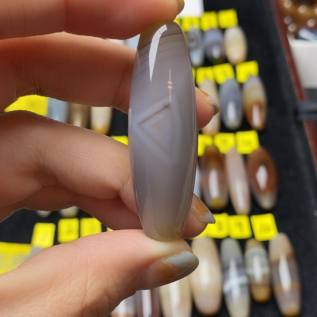 紫***来玛瑙/玉髓未镶嵌颈饰