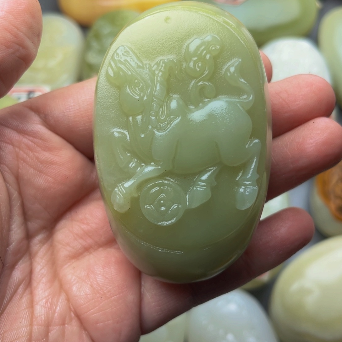 石材方解石手把件牛