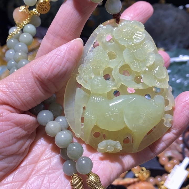 岫玉未镶嵌岫玉吊坠
