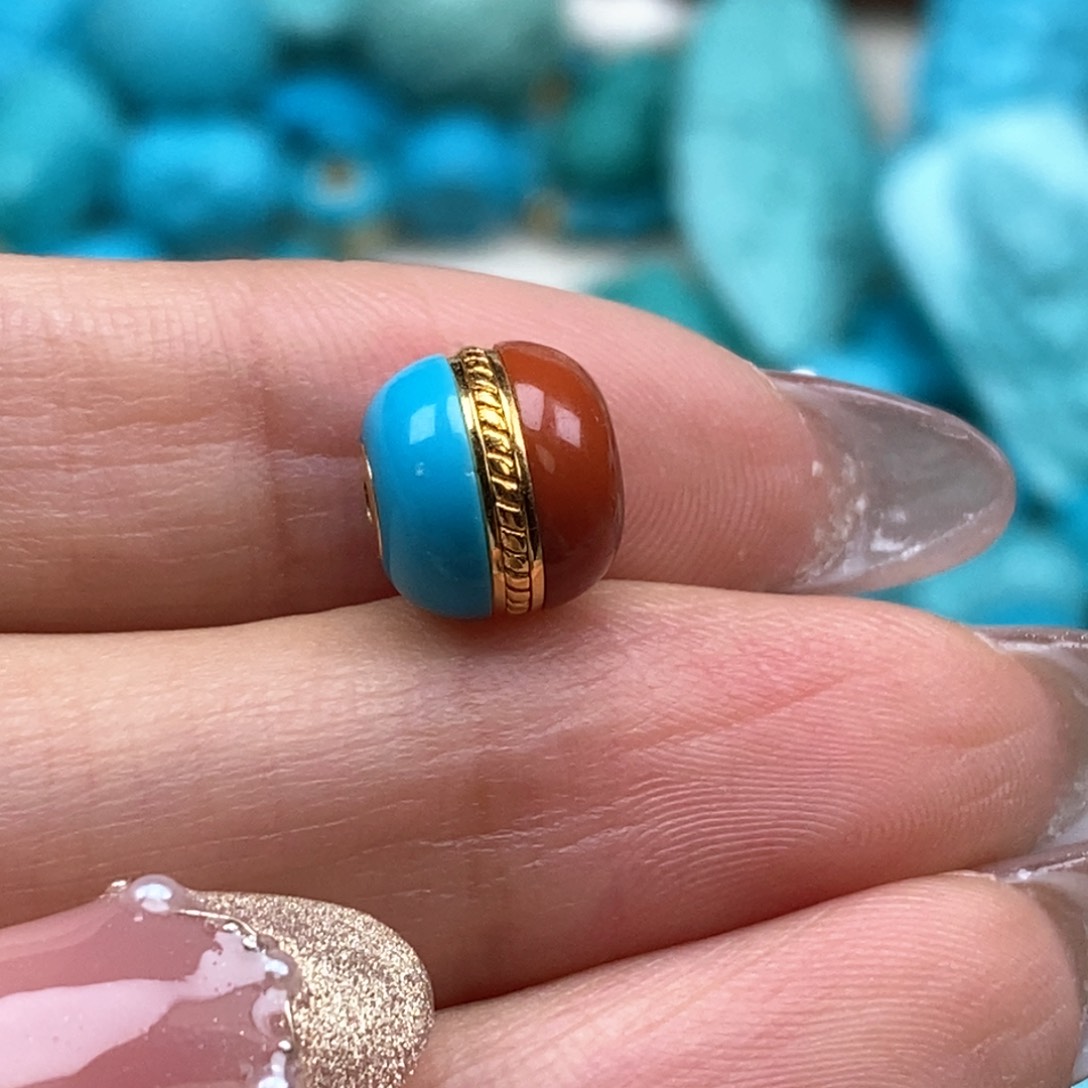 绿松石颈饰18K金镶嵌不**.