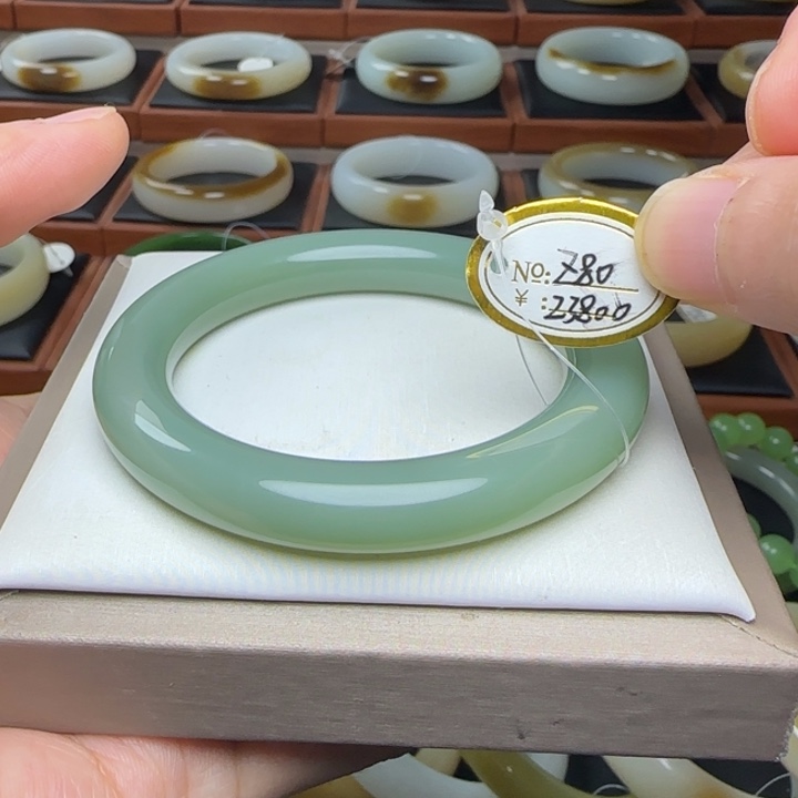 和田玉（碧玉）未镶嵌手镯