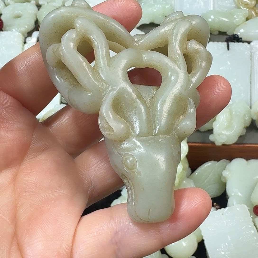 和田玉未镶嵌把件