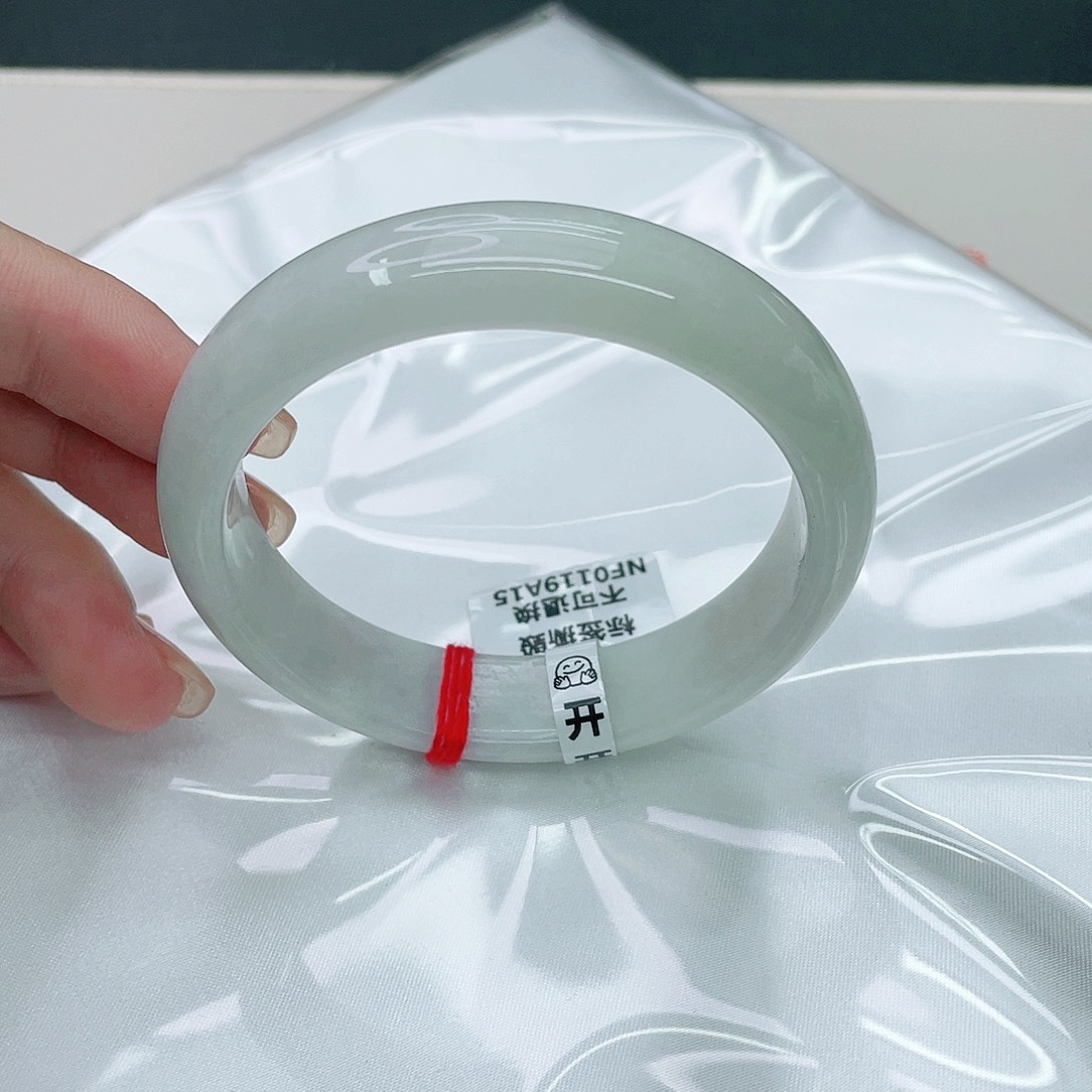 翡翠手镯未镶嵌正57.5