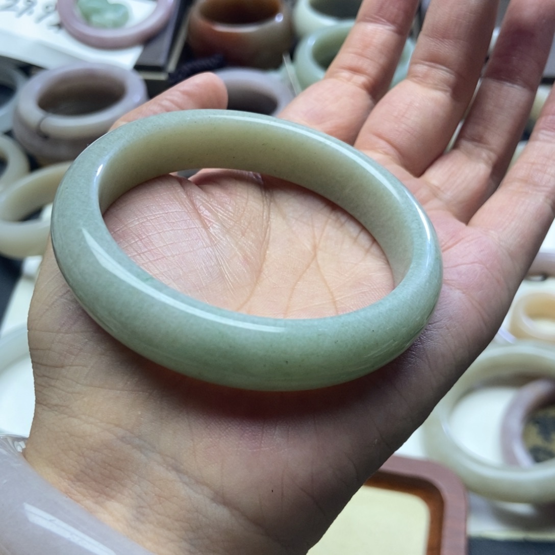 石英质玉手镯未镶嵌