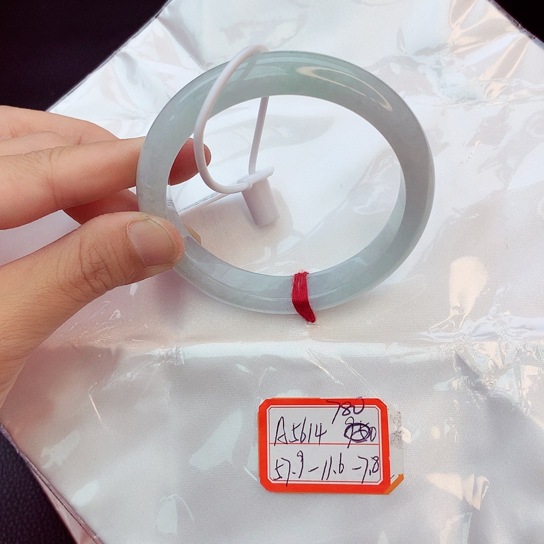 翡翠手镯未镶嵌翡翠