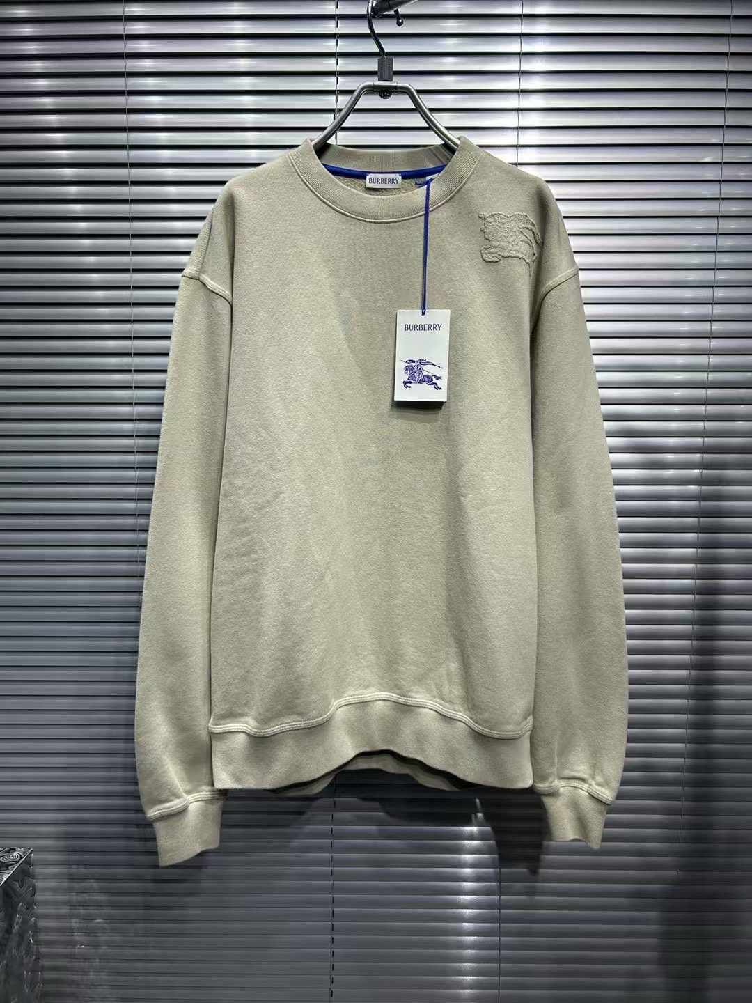 全新未使用 BURBERRY/博柏利 24经典爆款肩膀战马卫衣/m尺码