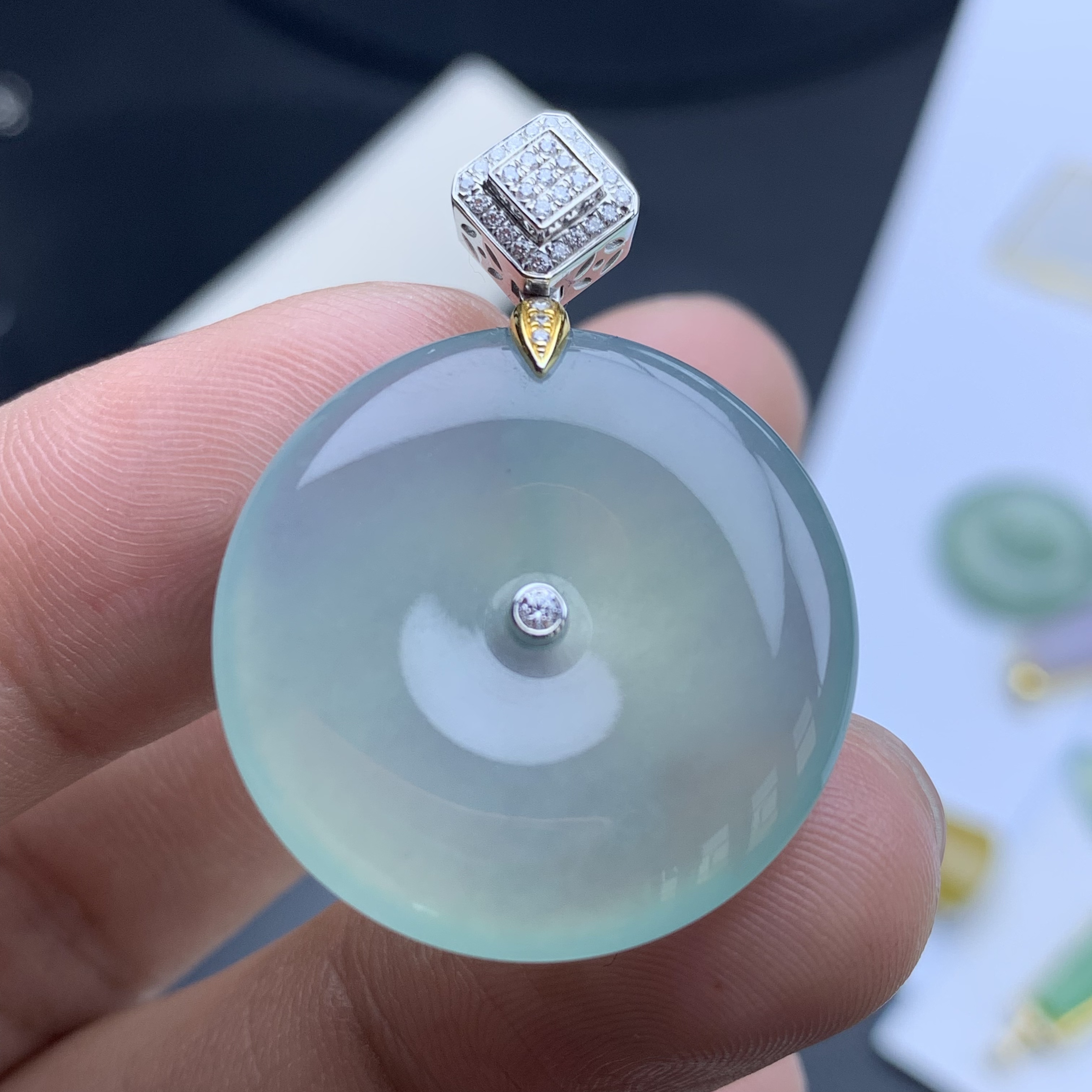 翡翠天空蓝底平安扣