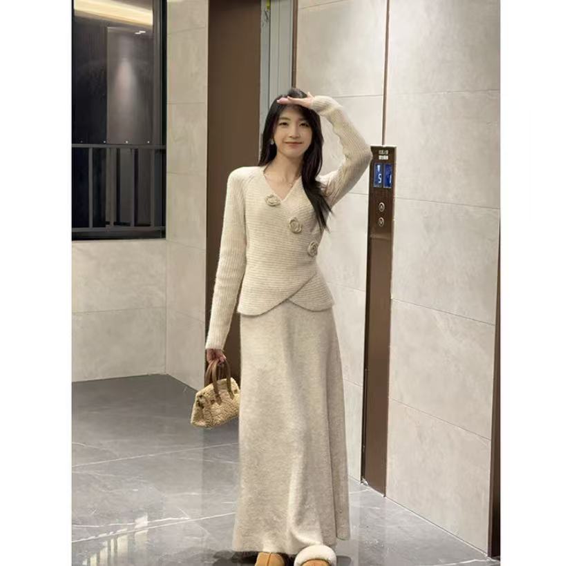 时尚套装女秋冬季新款三朵花设计感针织上衣半身裙两件套女