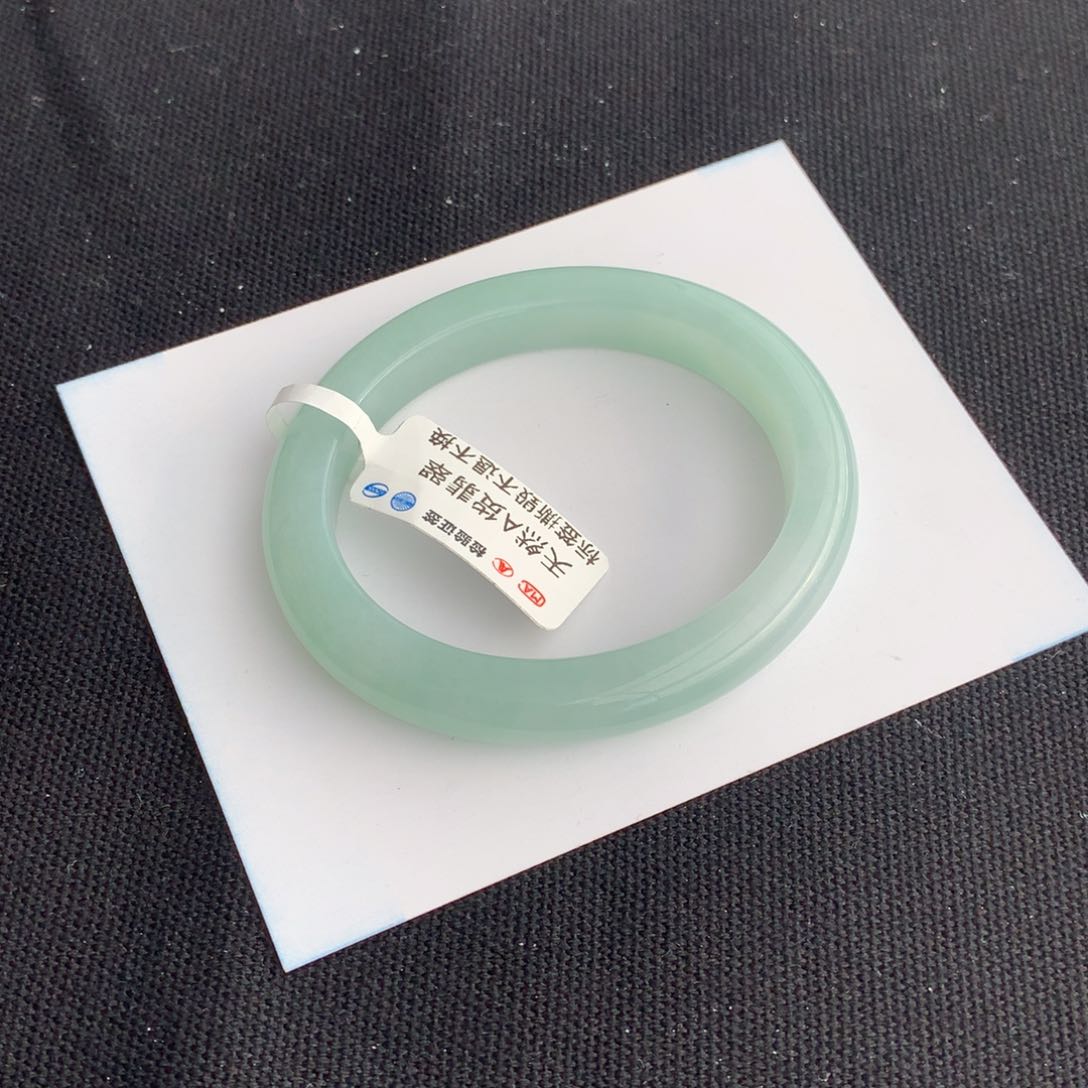 翡翠未镶嵌手镯53贵妃