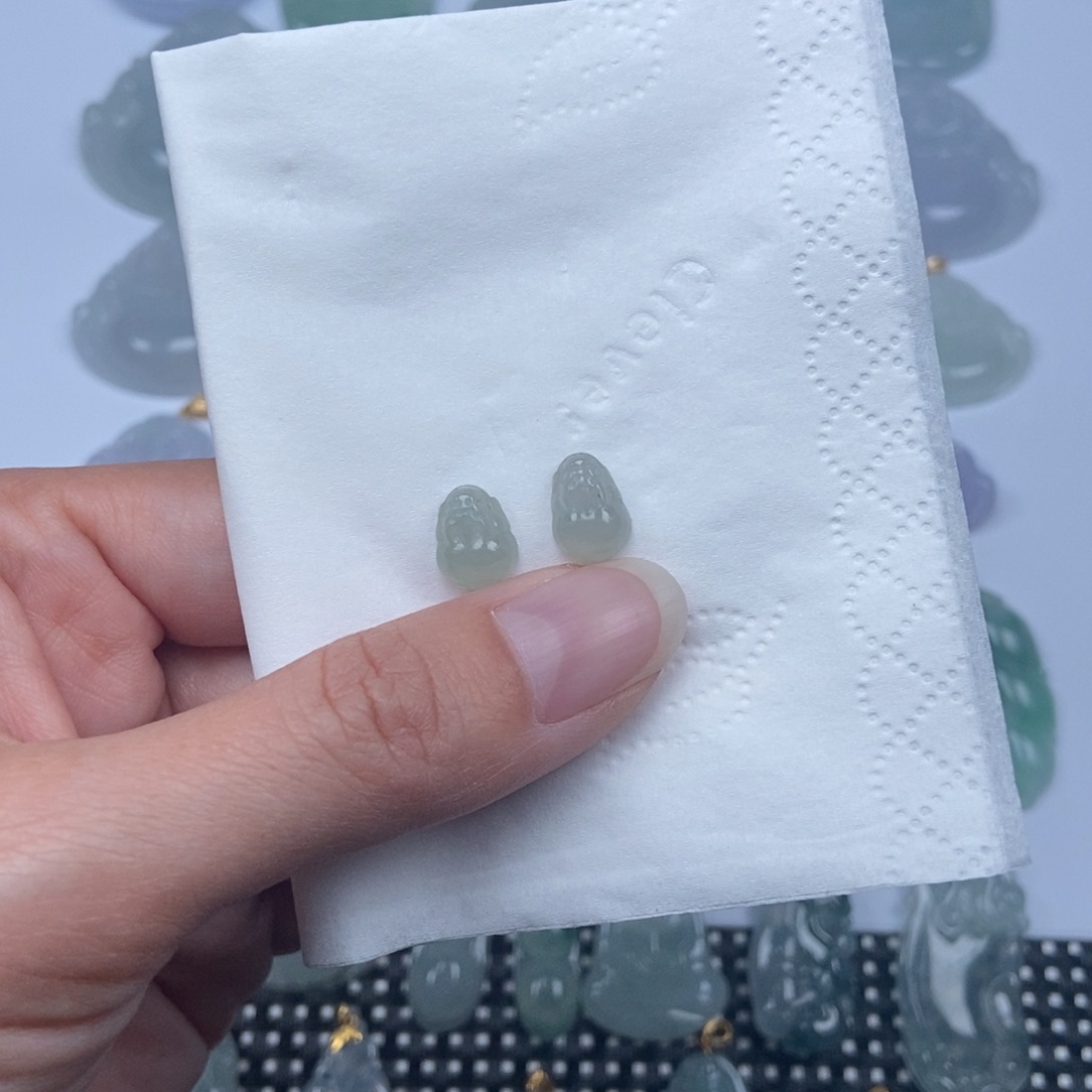 翡翠未镶嵌颈饰貔貅