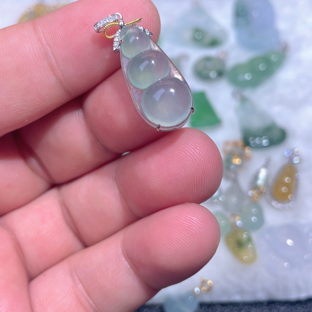 翡翠18K金镶嵌颈饰