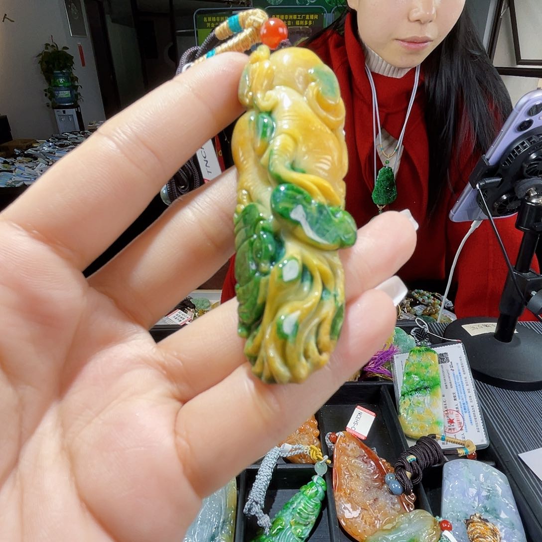 颈饰未镶嵌翡翠一