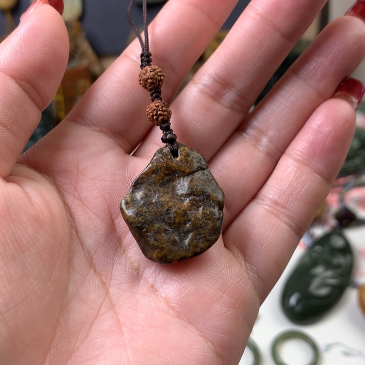 岫岩河磨玉（透闪石质玉）手机链未镶嵌