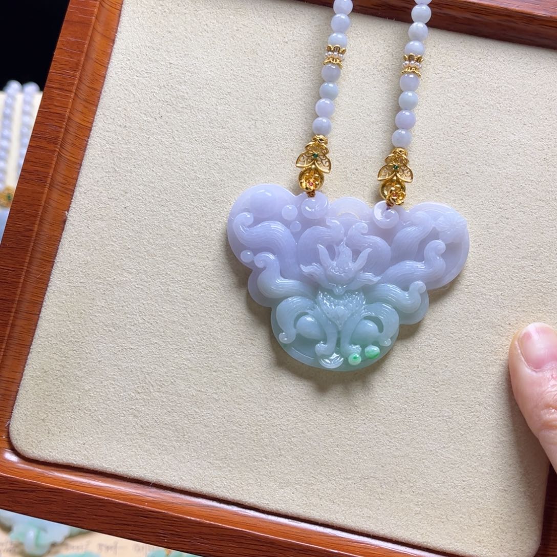 翡翠颈饰未镶嵌九尾