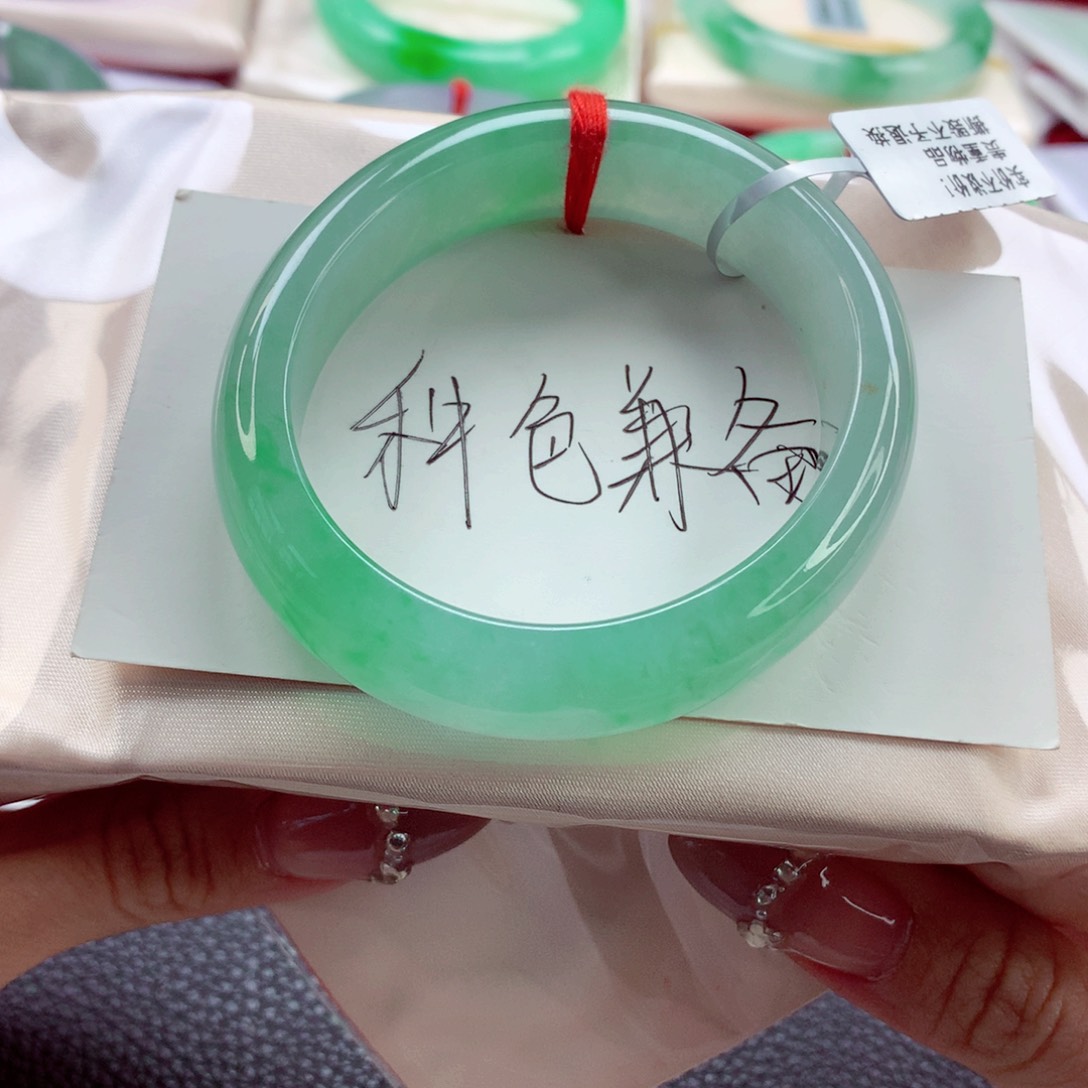 翡翠未镶嵌手镯（贵妃镯）?*鸽55.5贵妃 种色兼备 灵