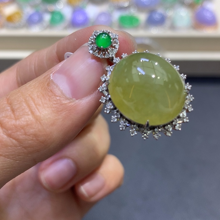 翡翠颈饰18K金镶嵌翡翠