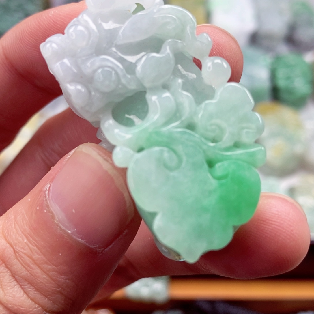 翡翠颈饰未镶嵌翡翠