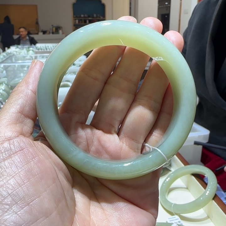 凤***^和田玉未镶嵌手镯883