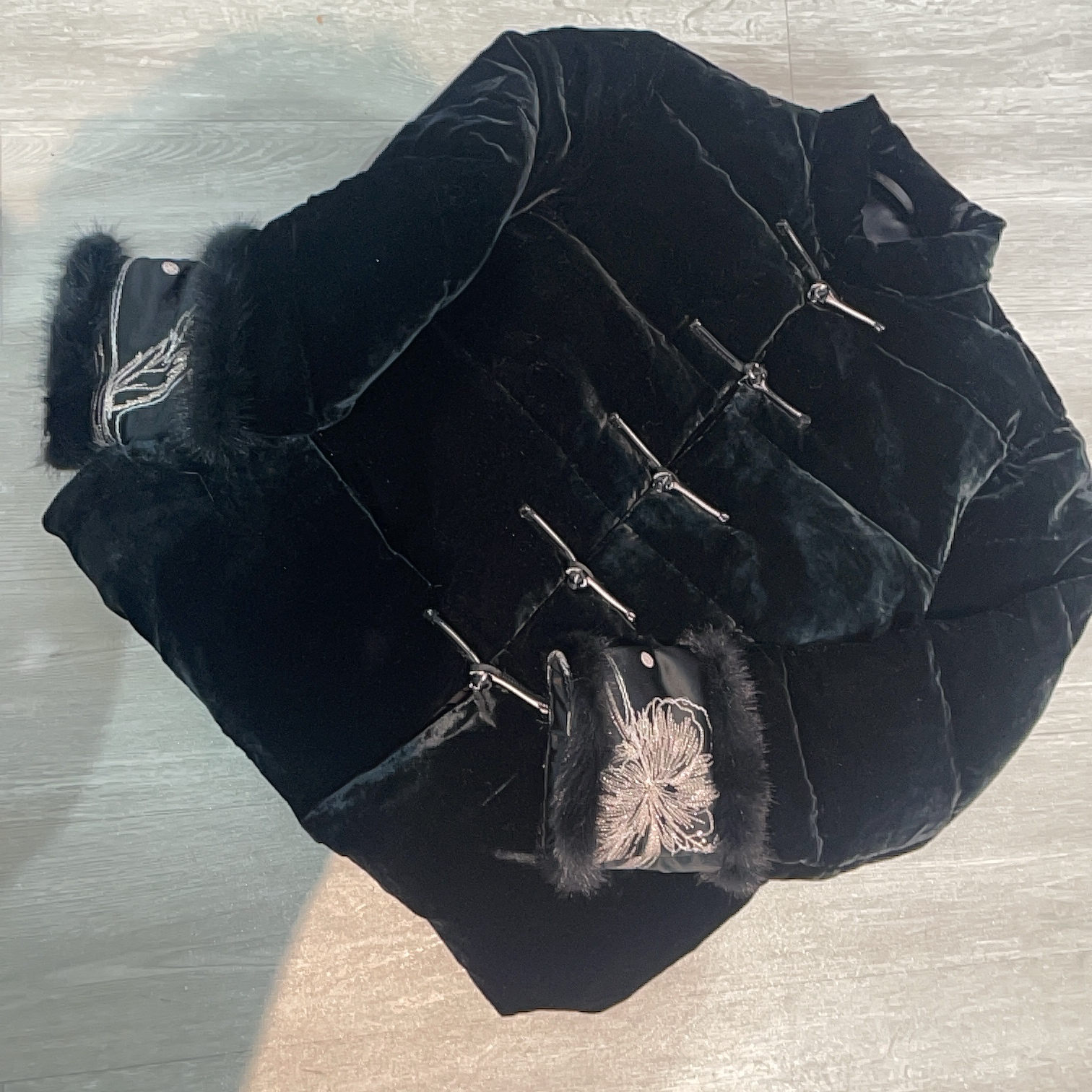 立领丝绒盘扣袖口刺绣花外套羽绒服-果梓199