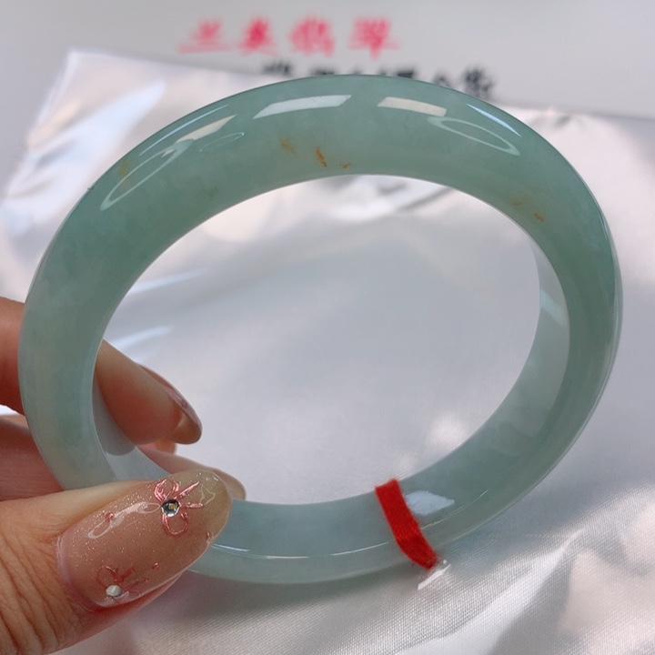 翡翠手镯未镶嵌56圈