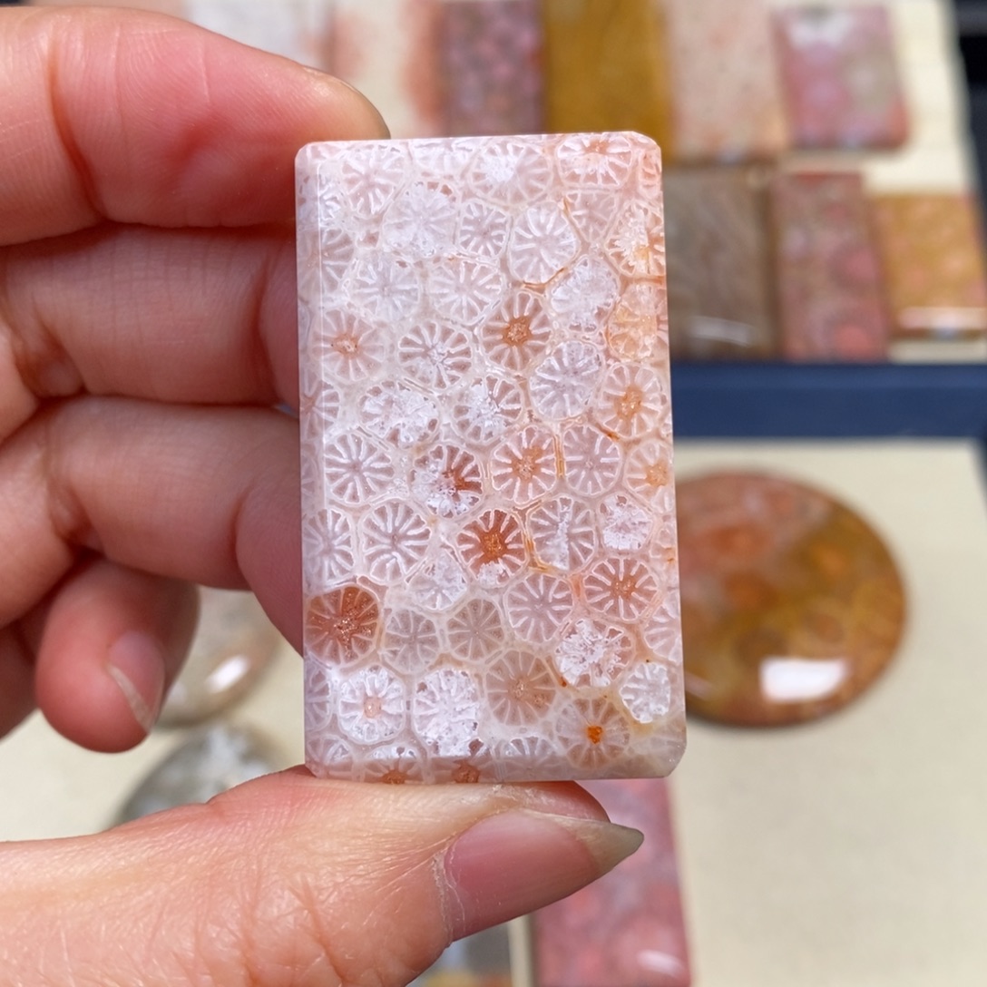 沐***雨硅化玉未镶嵌吊坠