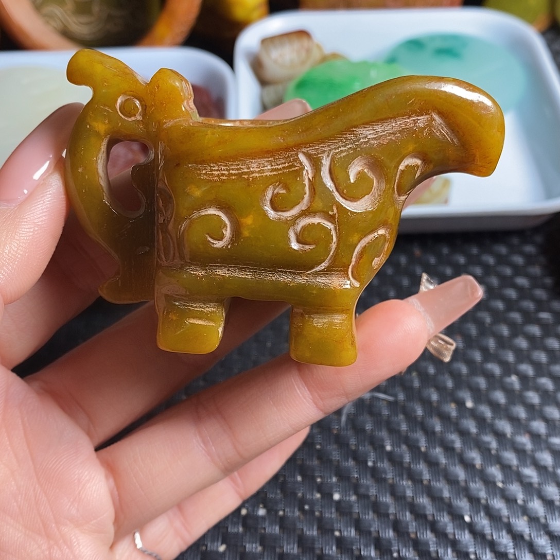 岫玉未镶嵌珠宝奇石