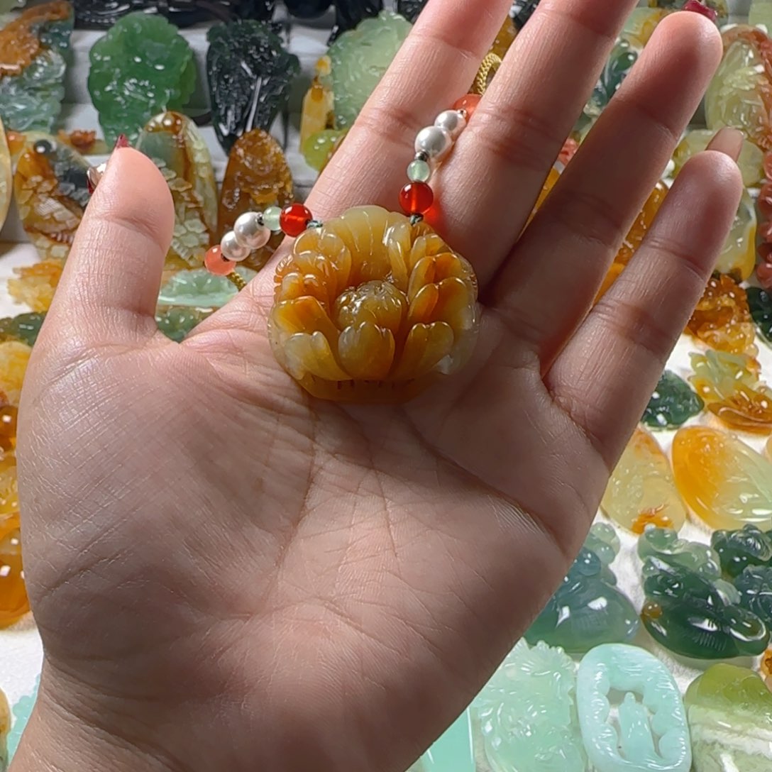 蛇纹石玉颈饰未镶嵌
