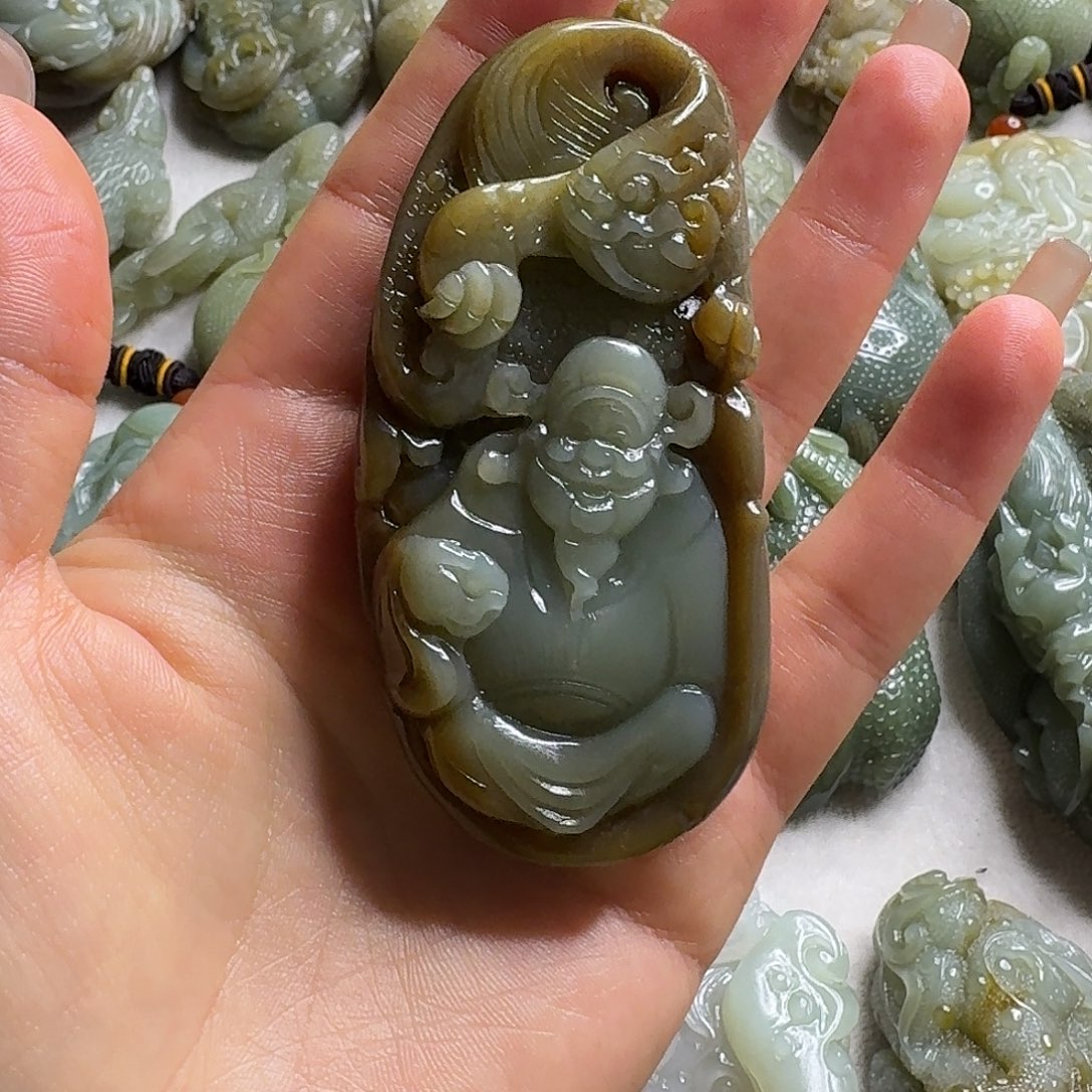 颈饰未镶嵌和田玉磊*