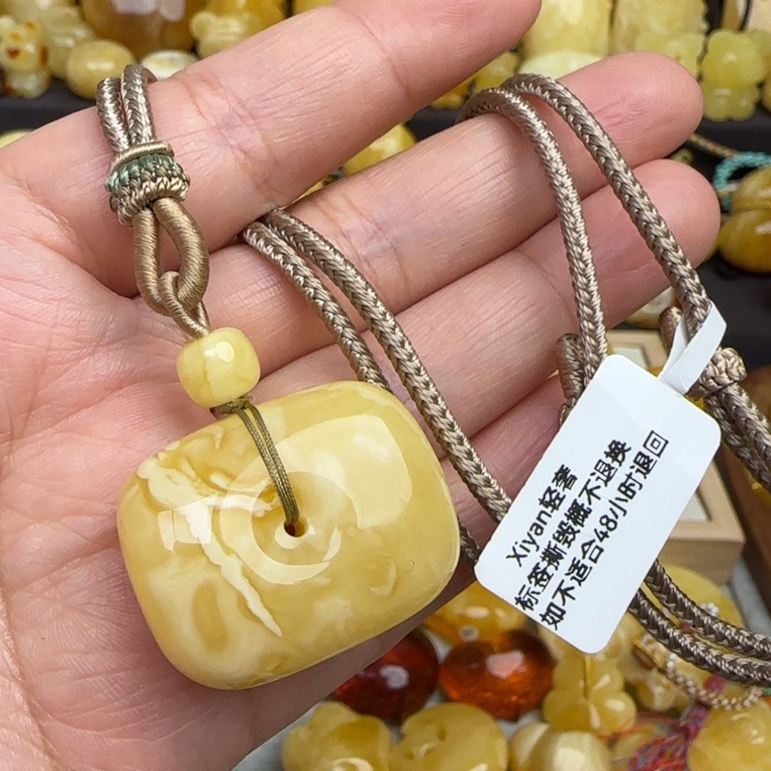 琥珀项圈未镶嵌不退换天然俄料浓蜡妖花蜜蜡藏扣