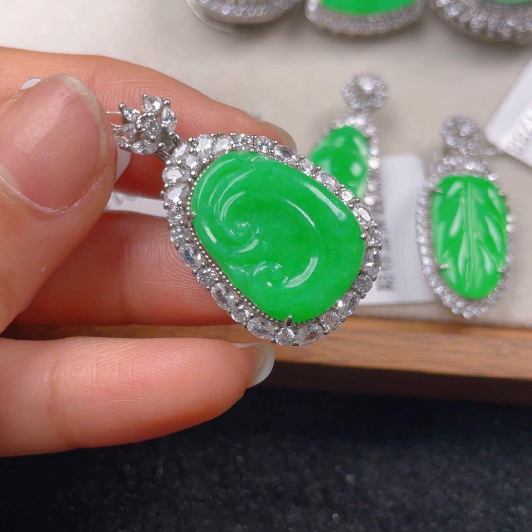 翡翠颈饰银S925镶嵌翡翠