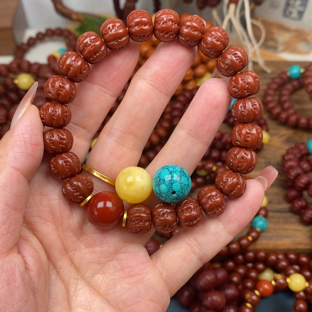 猴头核桃手串小八棱加红黄绿