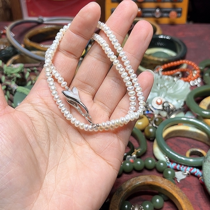 和田玉手镯未镶嵌蓝****娃