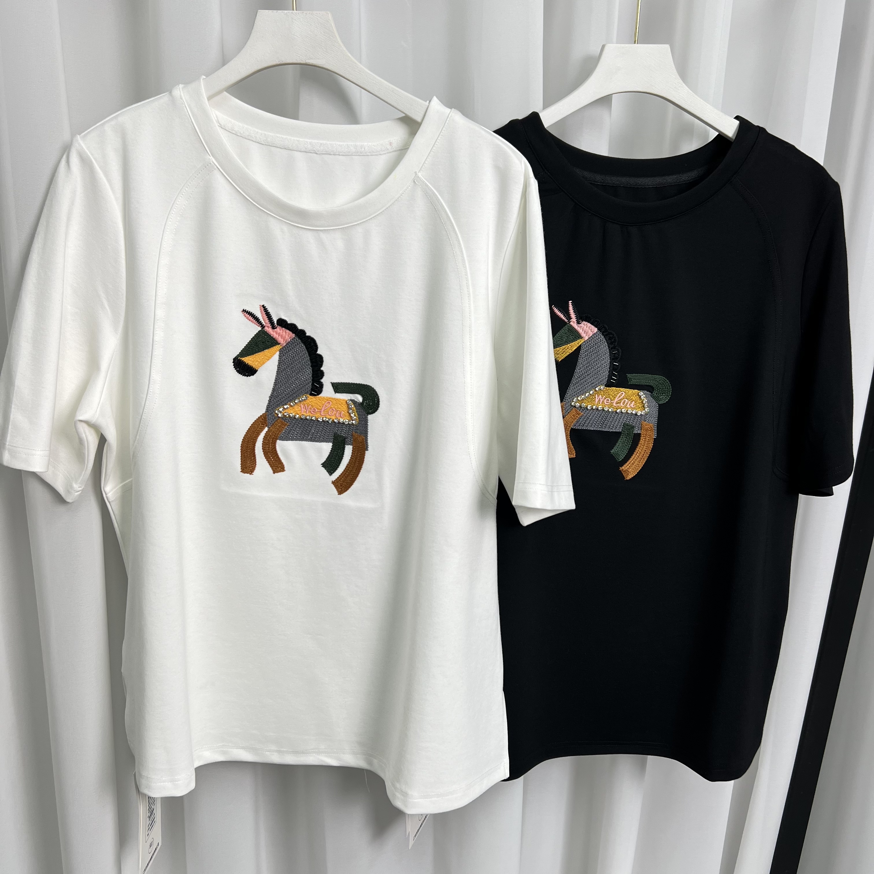 【流依涵】26春季新款简约文艺小马T恤-88007