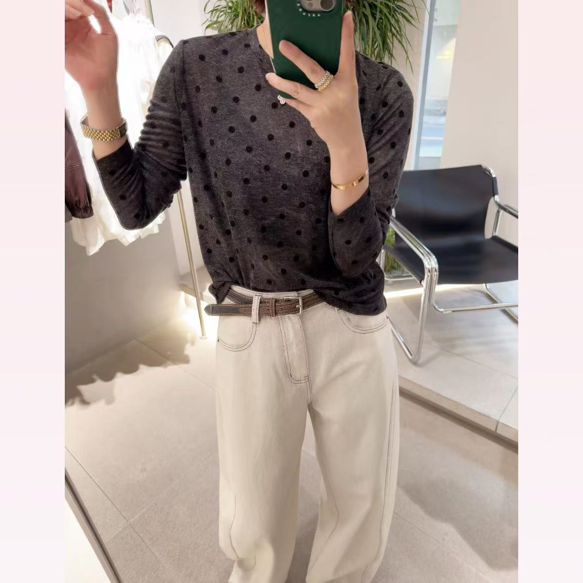 春苗女装    点点上衣     秋款时尚设计感针织衫