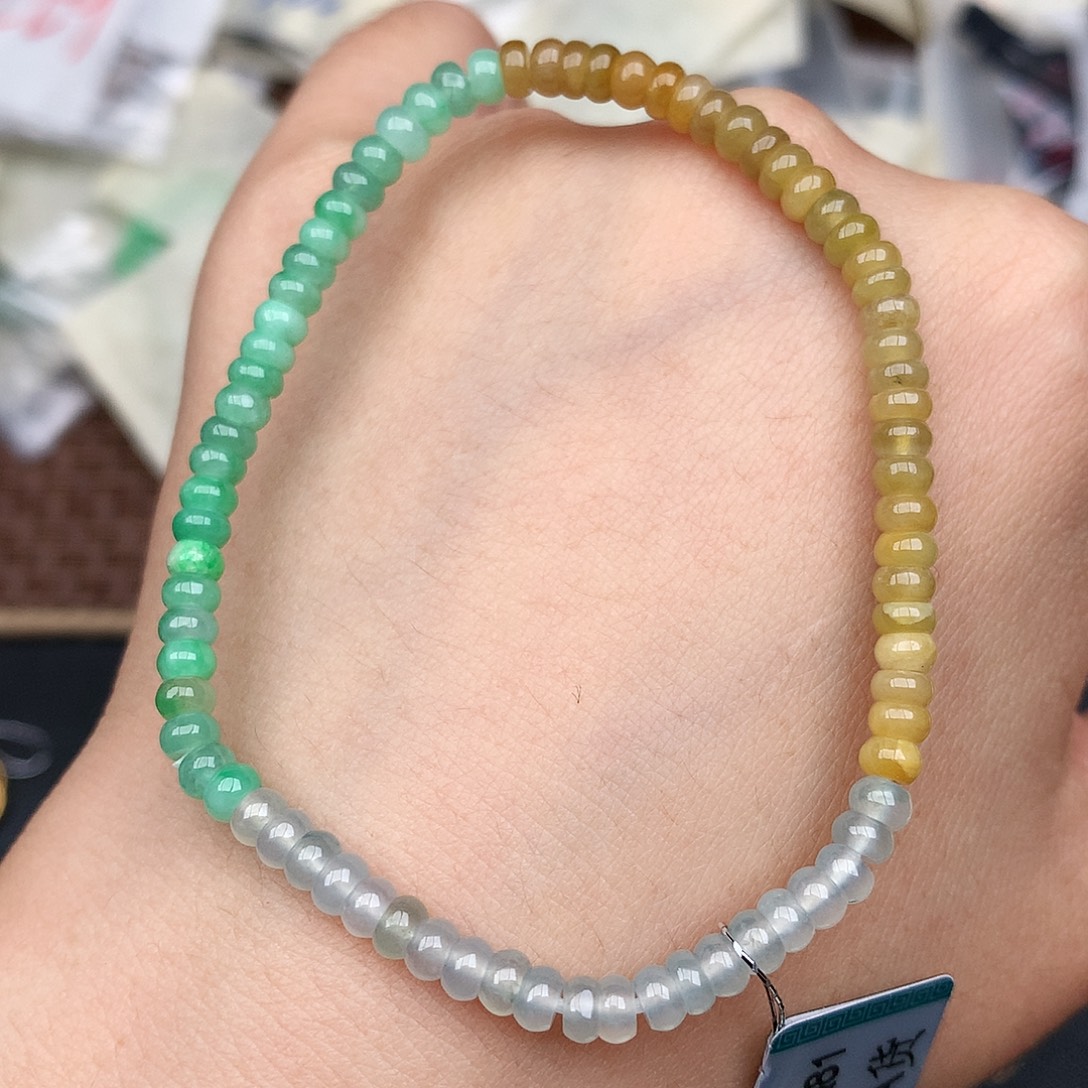 翡翠未镶嵌挂件…..