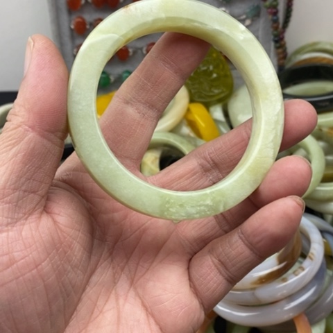 未镶嵌蛇纹石玉手镯书*