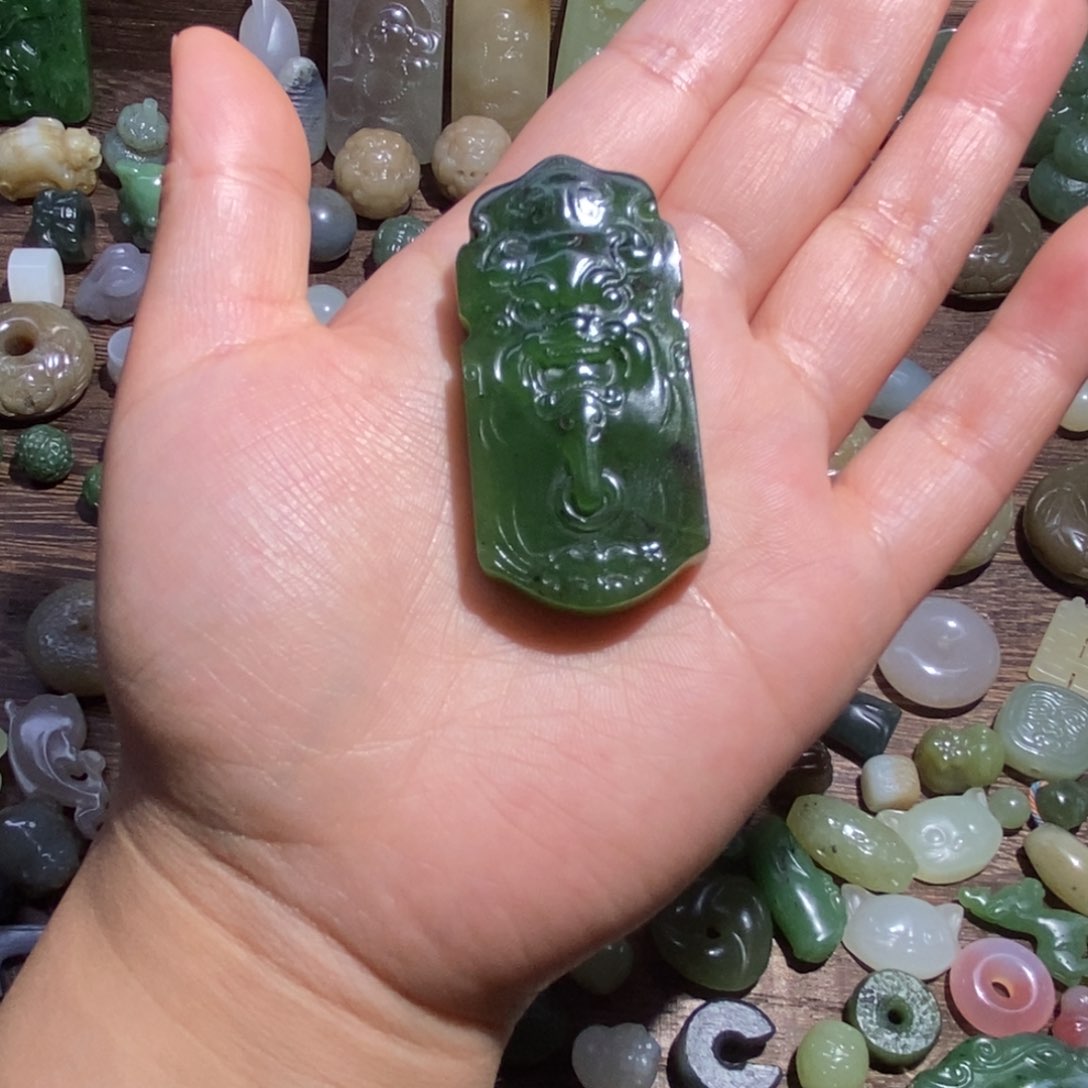 ****点和田玉未镶嵌包链