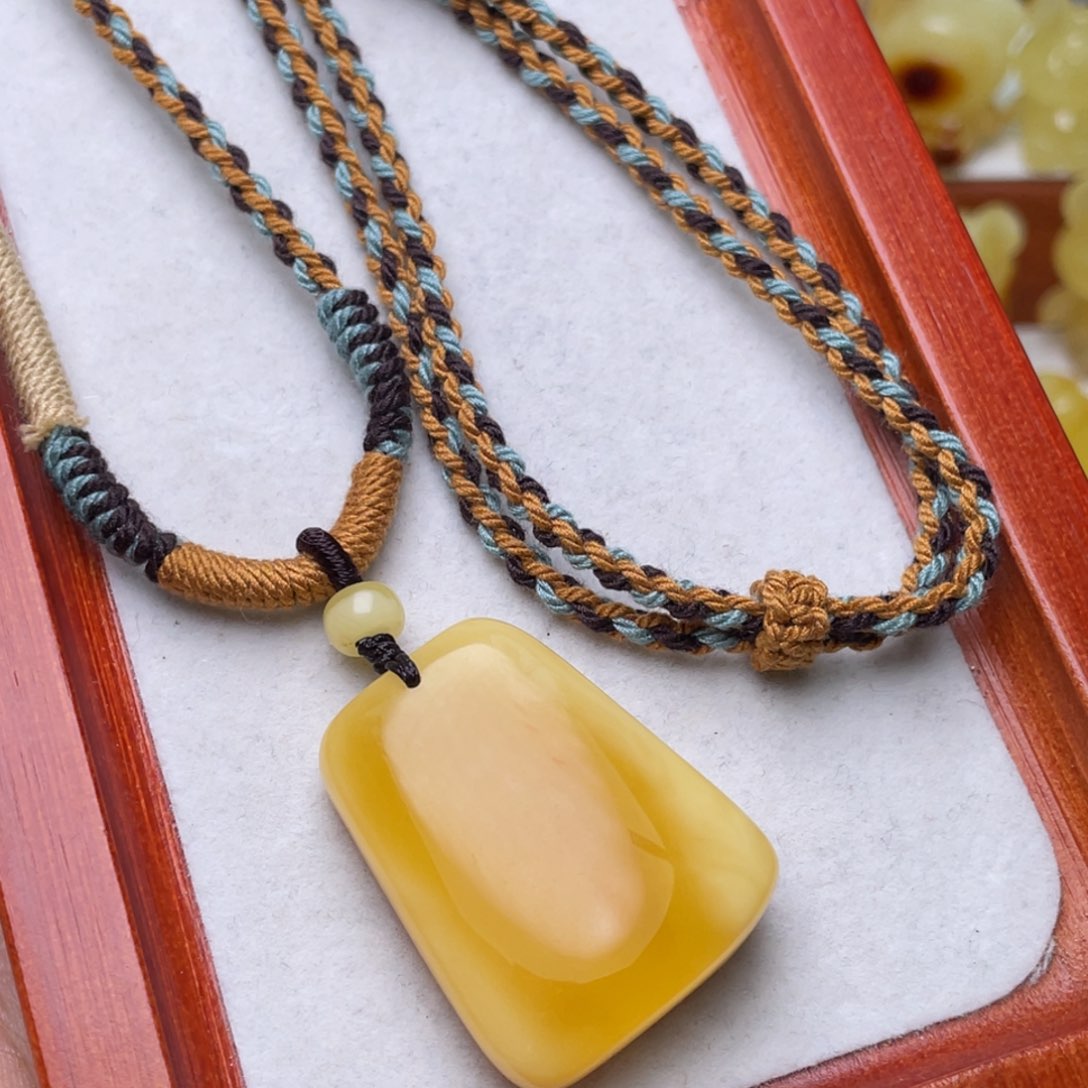 琥珀吊坠(赠链)未镶嵌