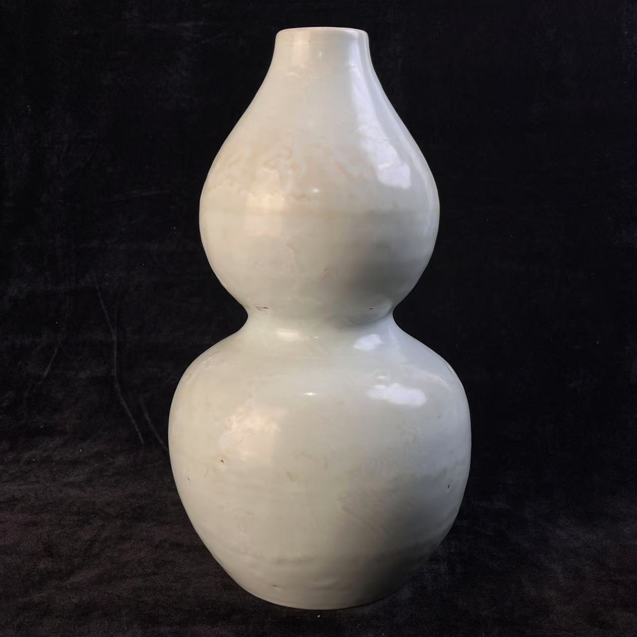 清代白釉暗刻纹葫芦瓶