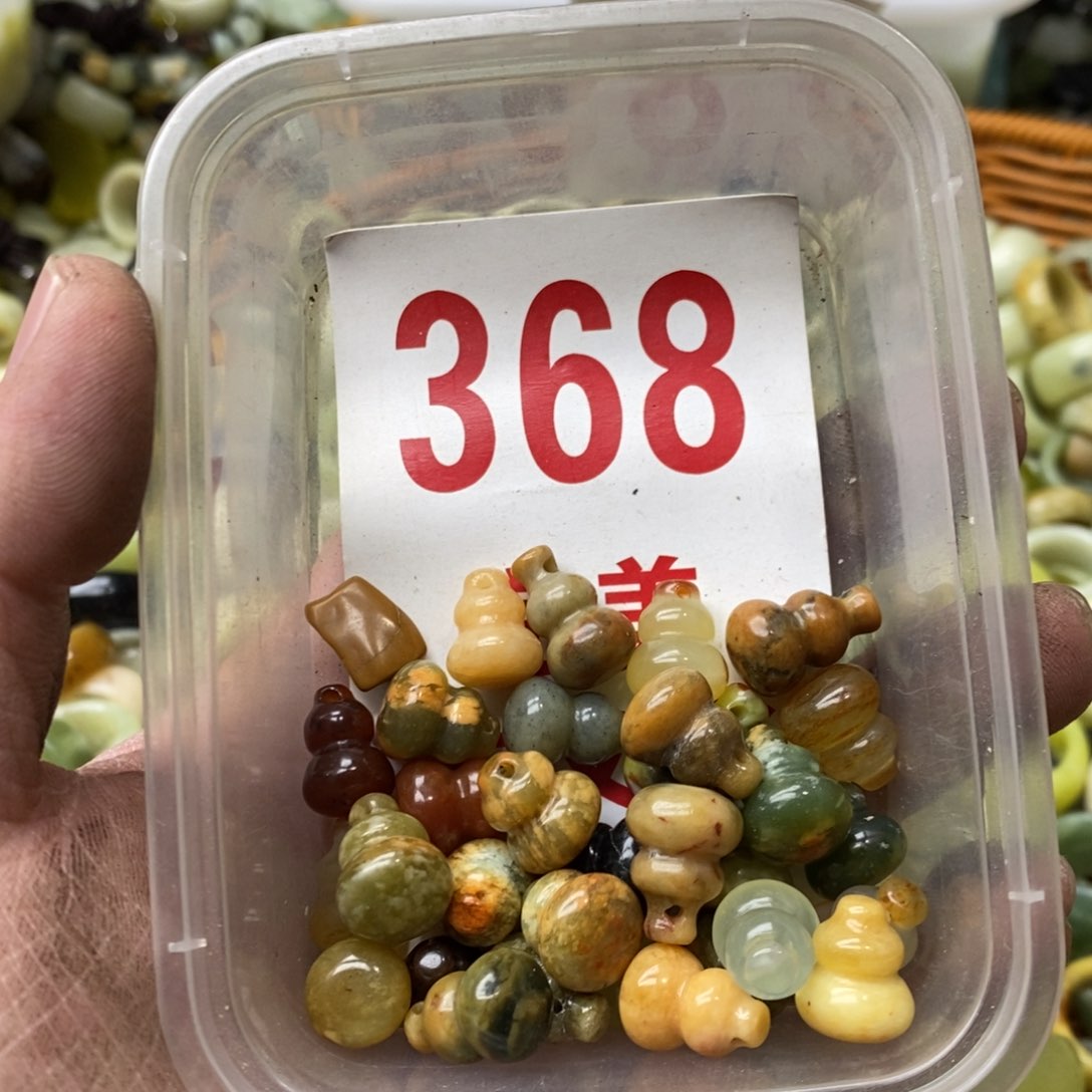 蛇纹石玉挂坠未镶嵌