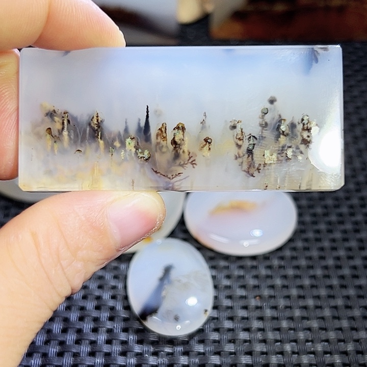 玛瑙/玉髓未镶嵌珠宝半成品鲸**哥